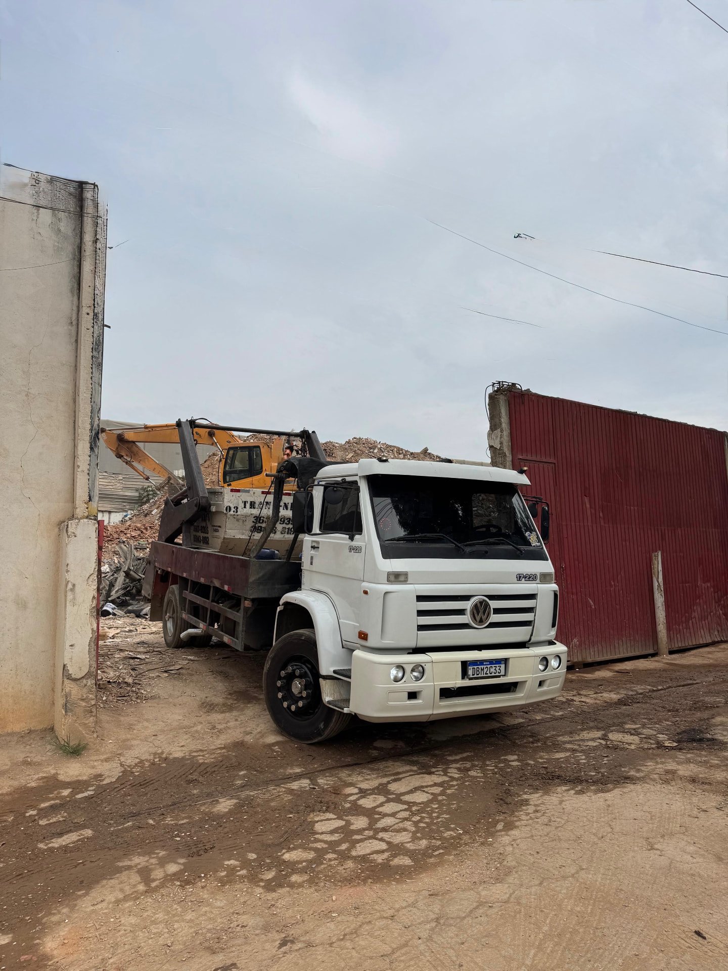 Caminhão da Transneto realizando a destinação de resíduos de construção